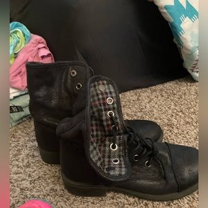 Black combat / Peter Pan boots!